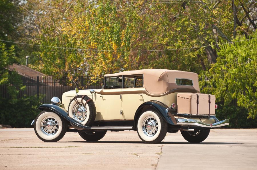  Auburn 8-105 Salon Dual Ratio Convertible Sedan 1933 года  (фото 34 из 48)